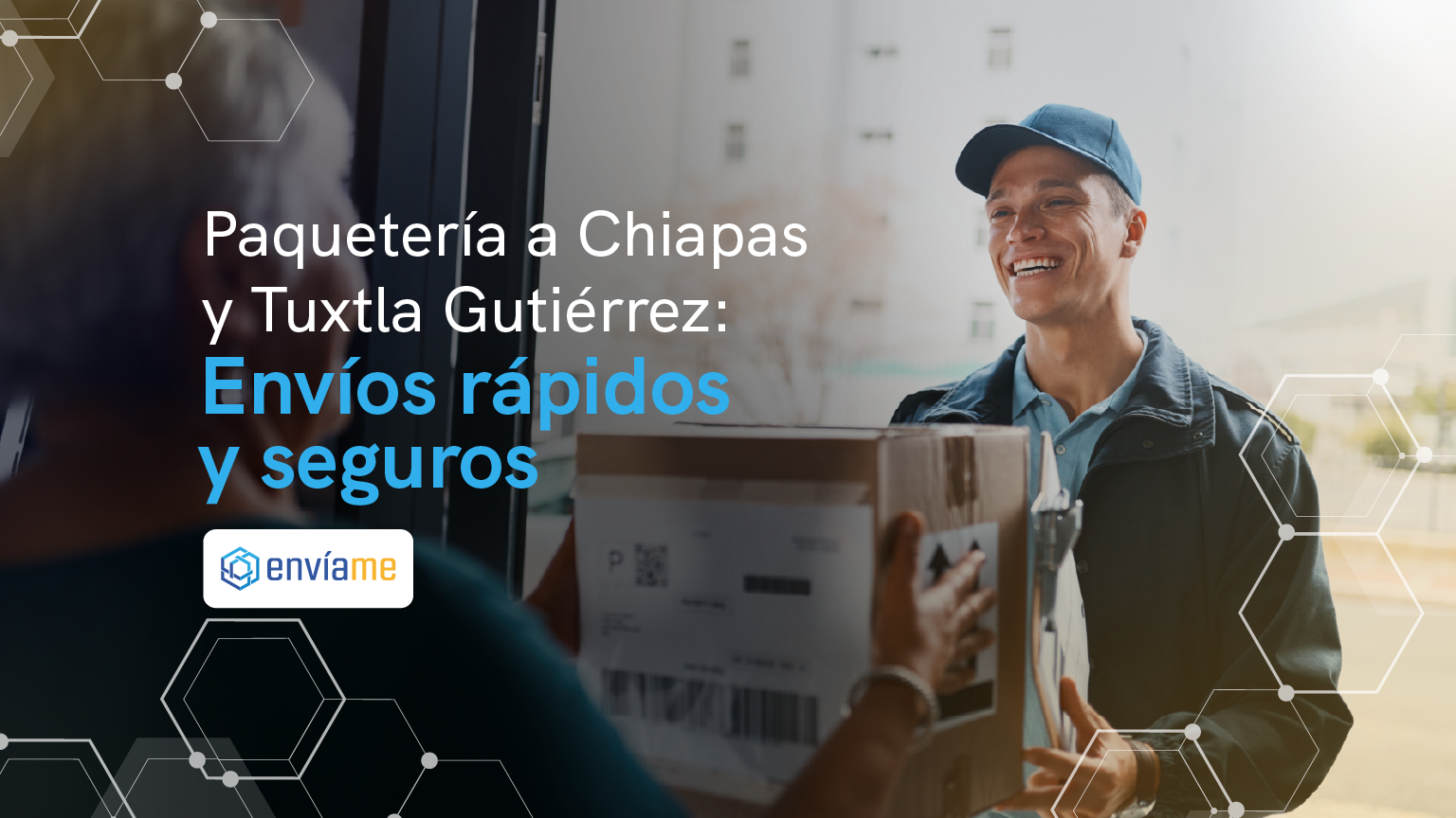 Conductor entregando paquetes en México